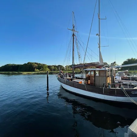 Appartamento Ruegenferienhaus Gartenwohnung Schaprode