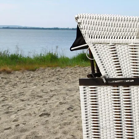 Ruegenferienhaus Gartenwohnung *