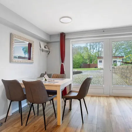 Appartamento Ruegenferienhaus Gartenwohnung Schaprode