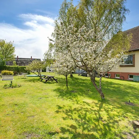 Ruegenferienhaus Gartenwohnung Appartamento