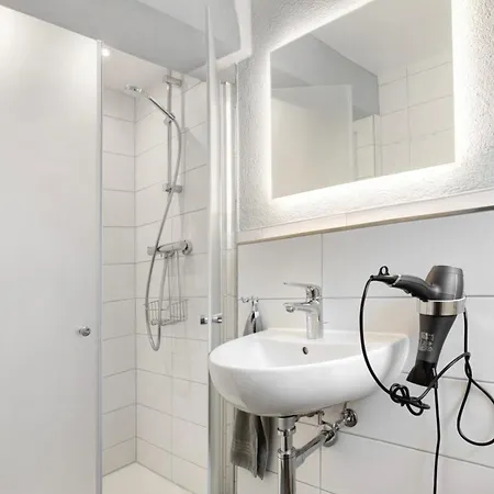 Ruegenferienhaus Gartenwohnung * Schaprode