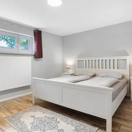 Ruegenferienhaus Gartenwohnung * Schaprode