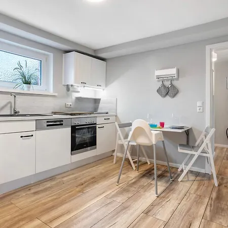 Ruegenferienhaus Gartenwohnung *